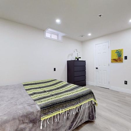 Stunning 2Br Lower Level Unit Вон Екстериор снимка