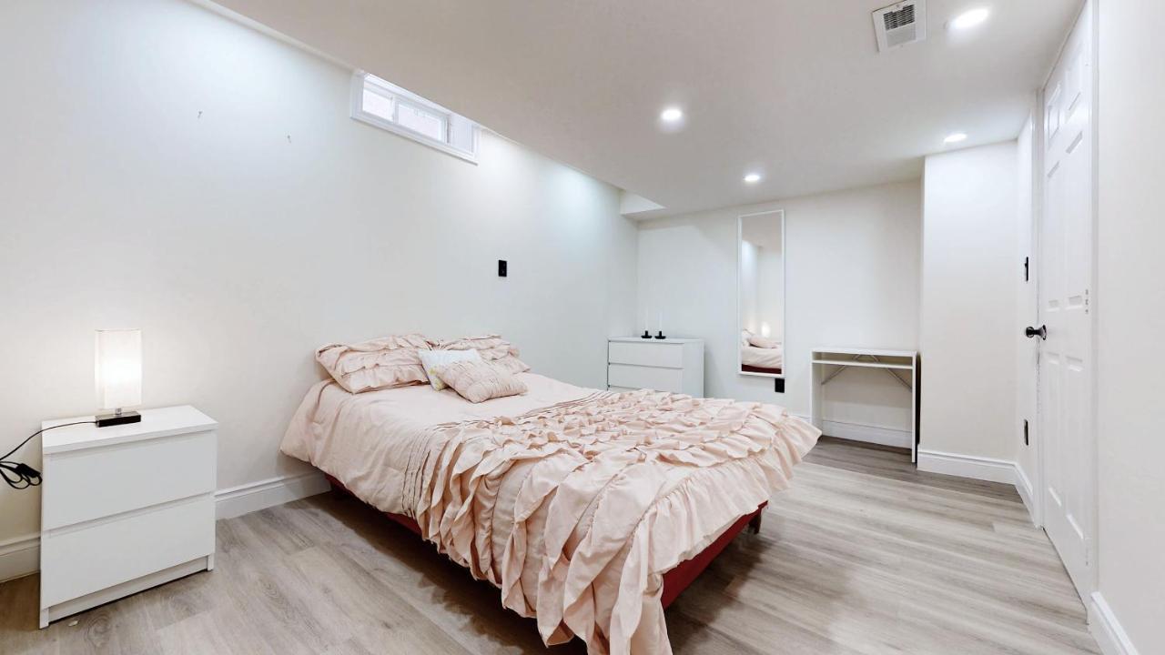 Stunning 2Br Lower Level Unit Вон Екстериор снимка