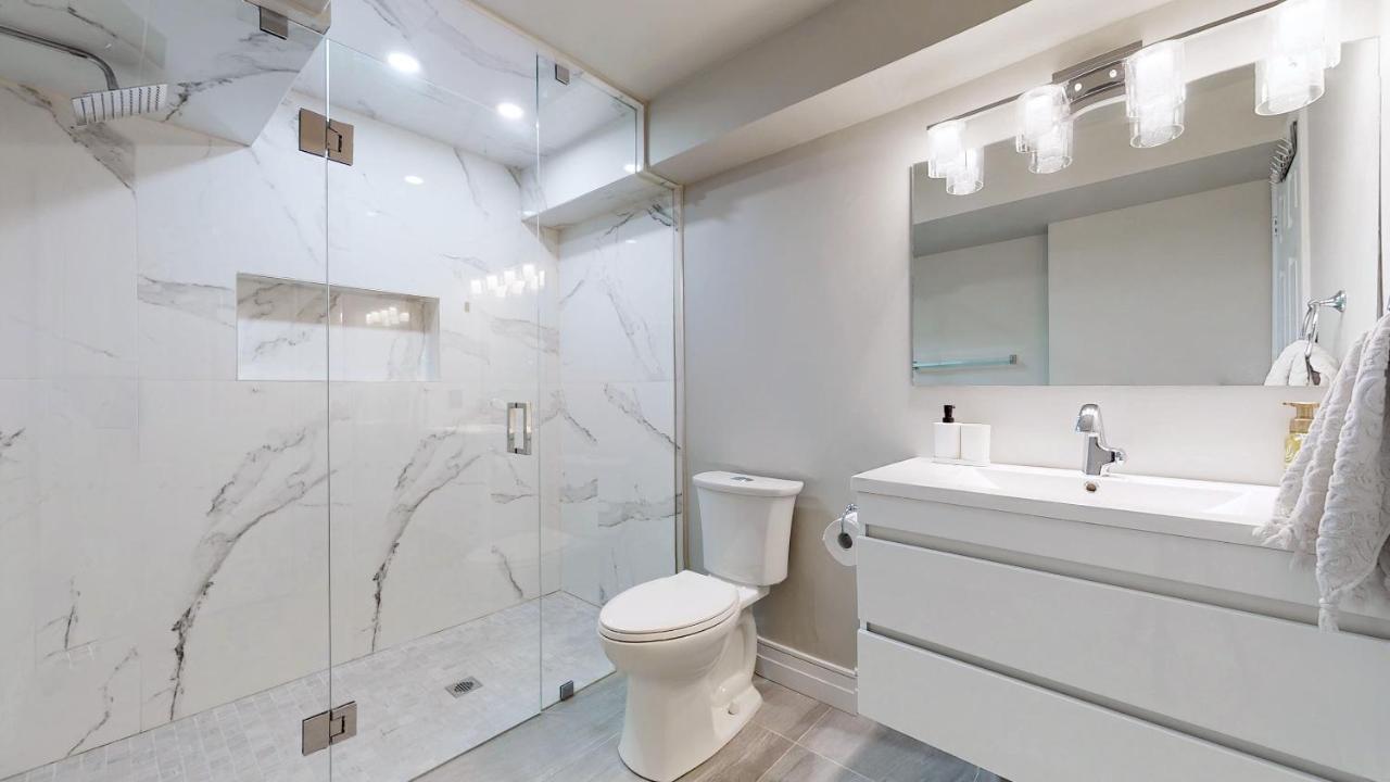 Stunning 2Br Lower Level Unit Вон Екстериор снимка